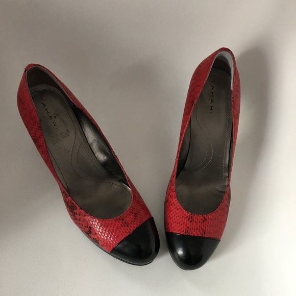 TAHARI Heels ♥️️ - Picture 3 of 8